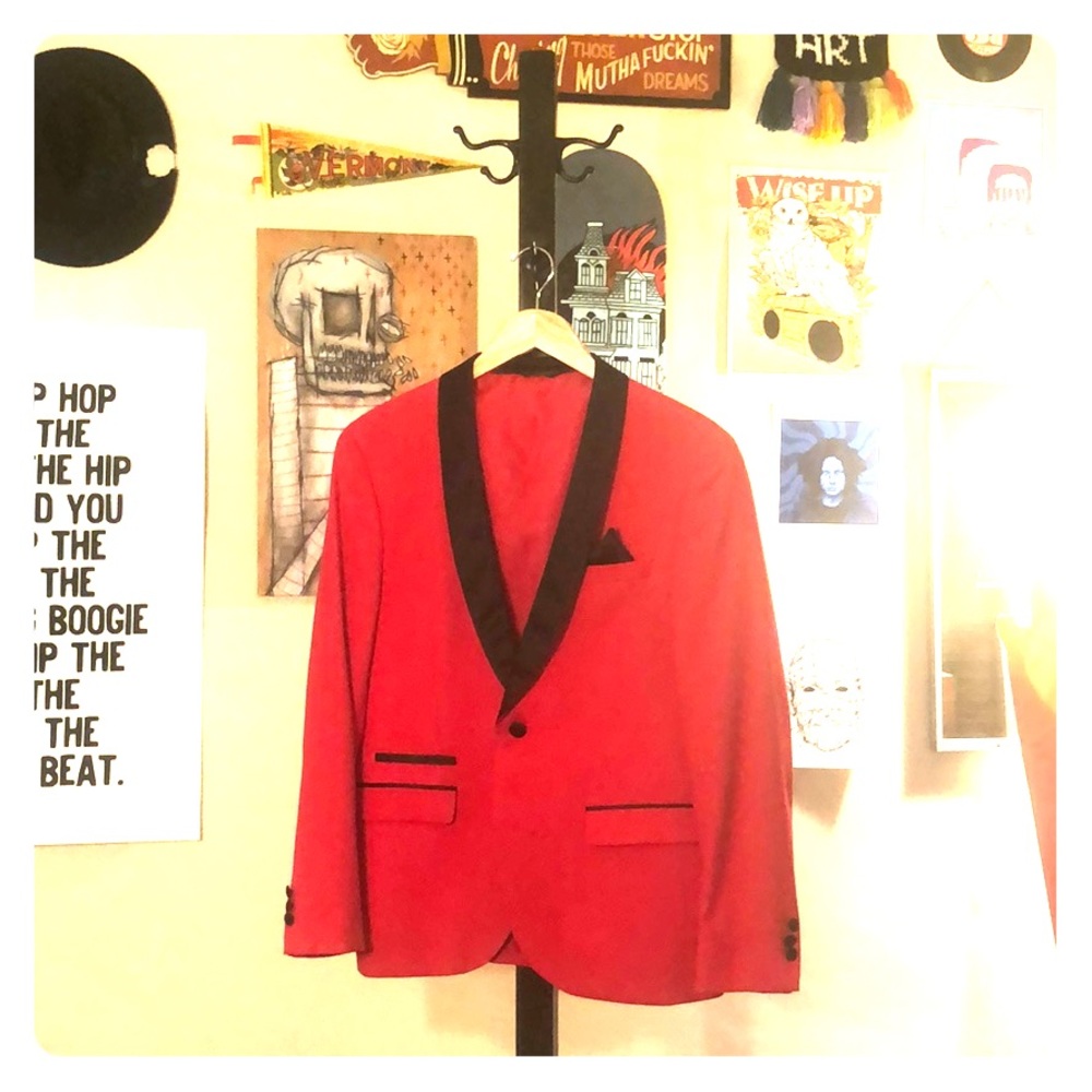 Slim Fit Red, Shall Collar Satin-Detailed Tuxedo